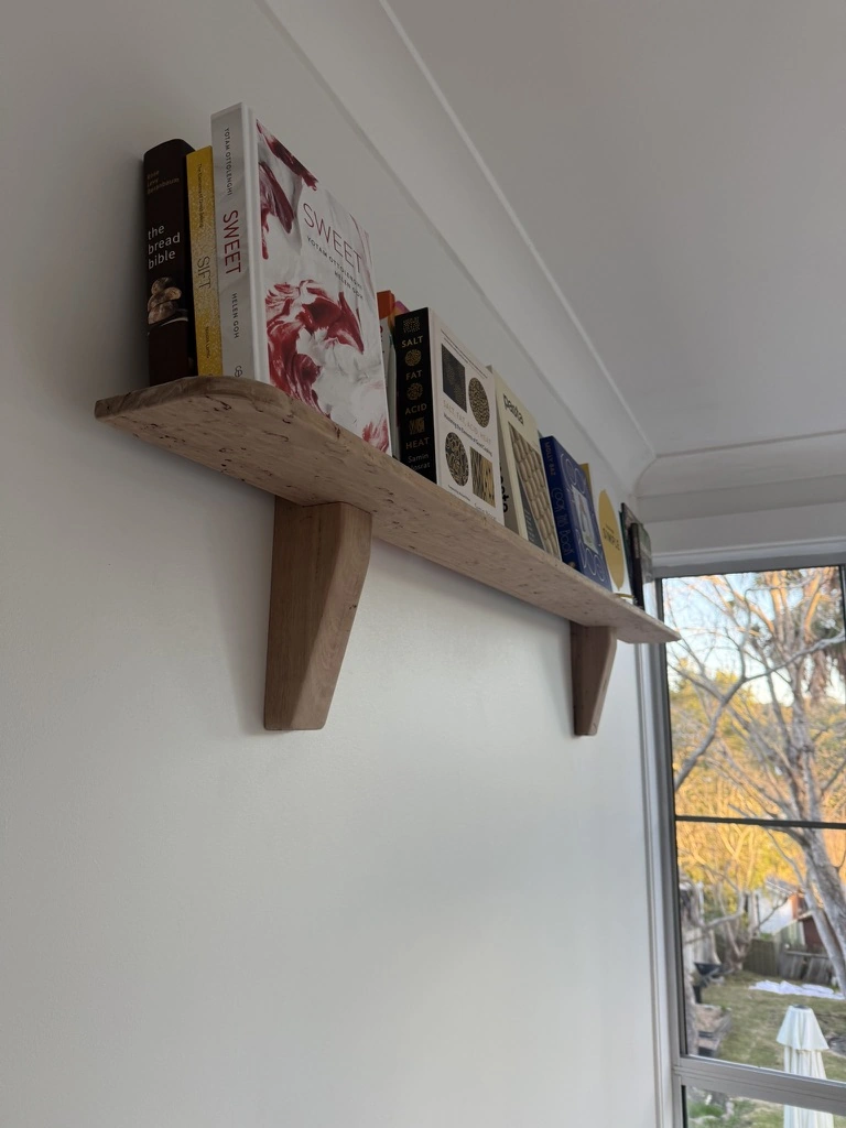 Bookshelf edge and timber support detail